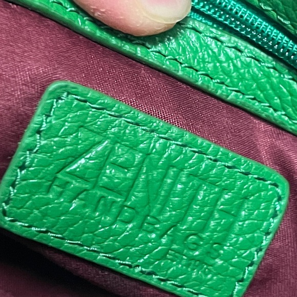 Like New Zenith Kelly Green Pebbled Leather Shoulder Bag - Picture 14 of 15